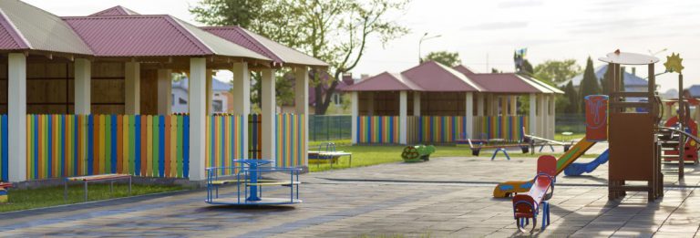 מאחורי דלת הגן: כך תגנו על ילדכם מפני פגיעה או התעללות - i-Trust